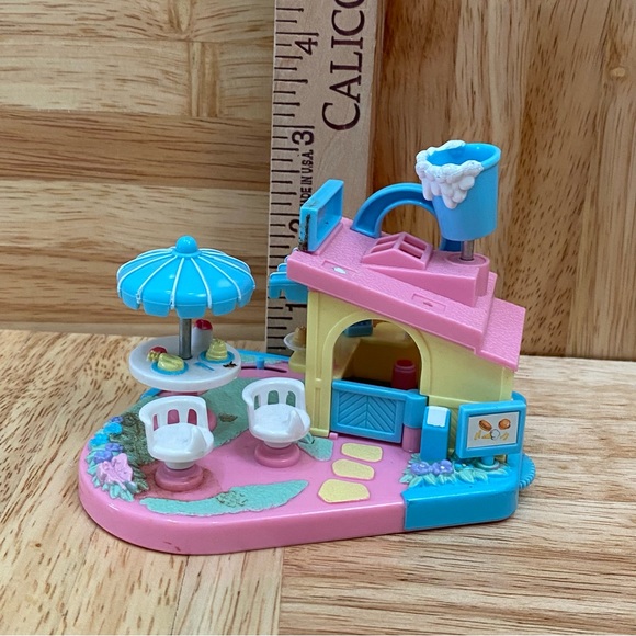 Lot (2) 1994 Polly Pocket Bluebird Toys Swindon Mimi’s Cafe Fast Food Drive Up - Picture 5 of 10